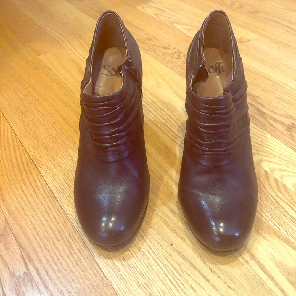 Sofft zip ankle boot